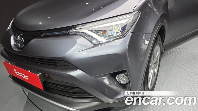 Toyota RAV4 2018 — photo 8