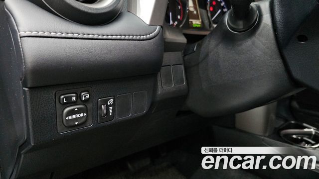 Toyota RAV4 2018 — photo 27