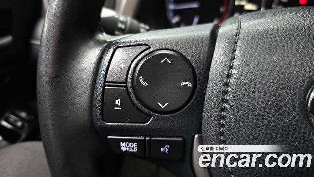 Toyota RAV4 2018 — photo 32