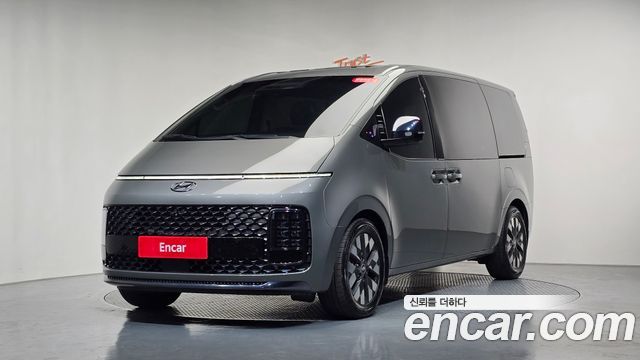 Hyundai Staria 2023 — photo 1