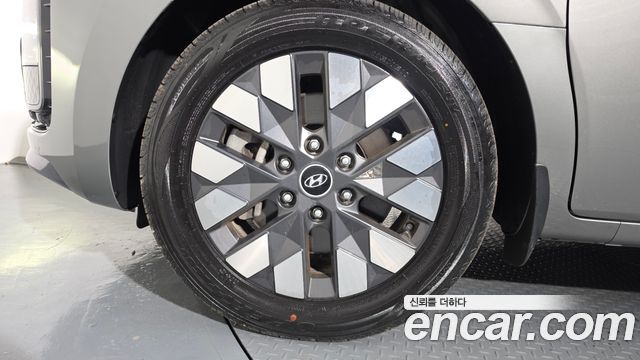 Hyundai Staria 2023 — photo 5