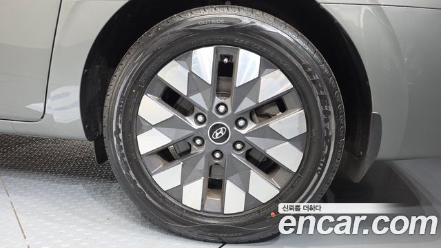 Hyundai Staria 2023 — photo 7