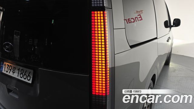 Hyundai Staria 2023 — photo 9