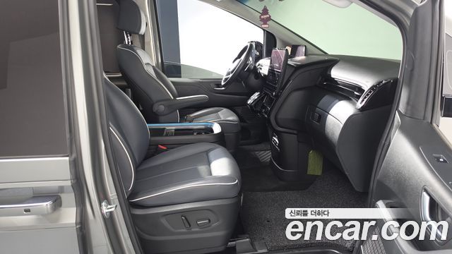 Hyundai Staria 2023 — photo 16