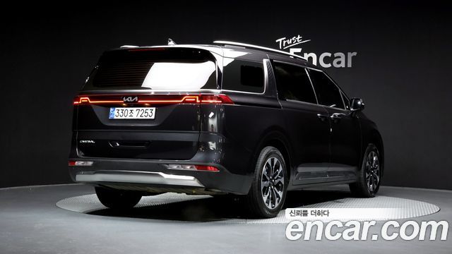 Kia Canival 2023 — photo 2