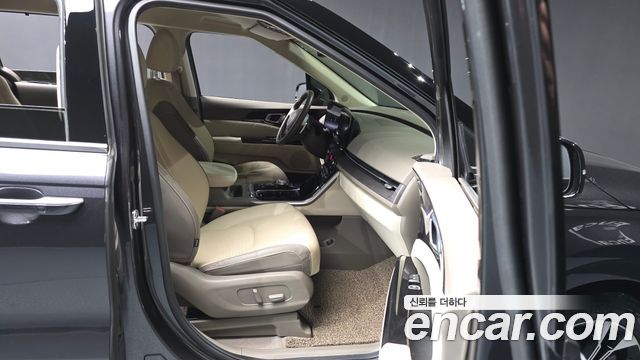 Kia Canival 2023 — photo 17