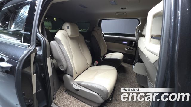 Kia Canival 2023 — photo 18