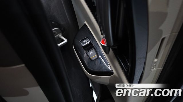 Kia Canival 2023 — photo 25