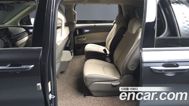 Kia Canival 2023 — photo 16