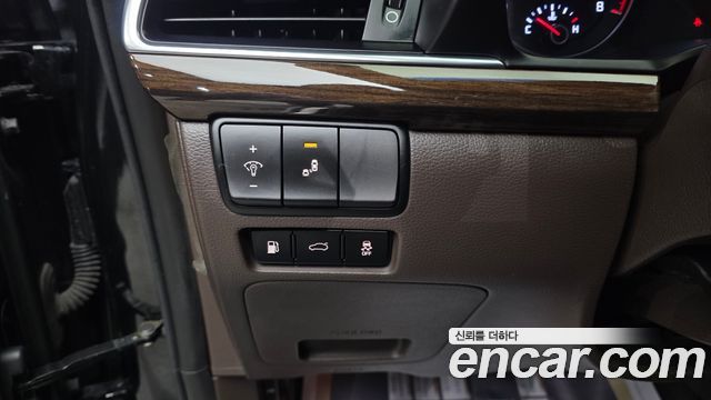 Kia K7 2018 — photo 13