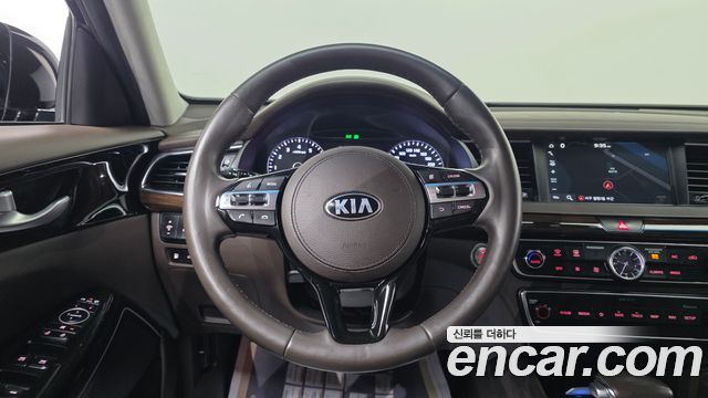 Kia K7 2018 — photo 15
