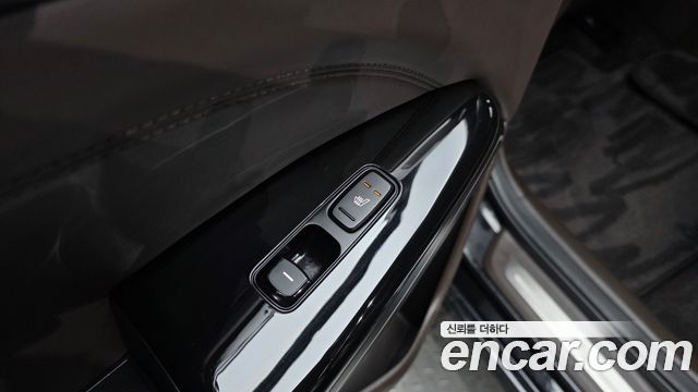 Kia K7 2018 — photo 19