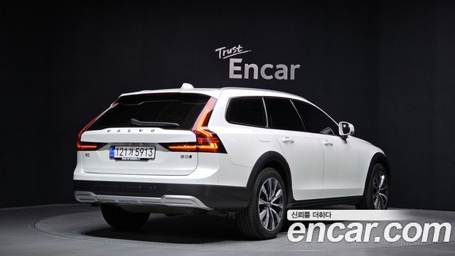 Volvo V90 2021 — photo 2