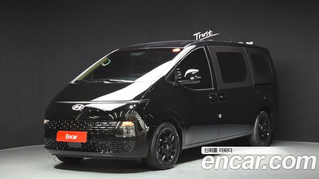Hyundai Staria 2025 — photo 1