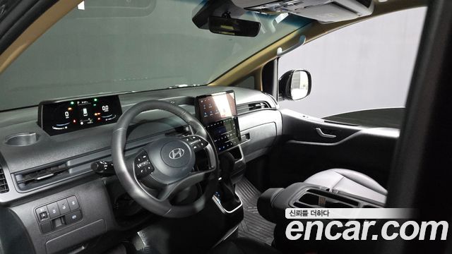 Hyundai Staria 2025 — photo 10