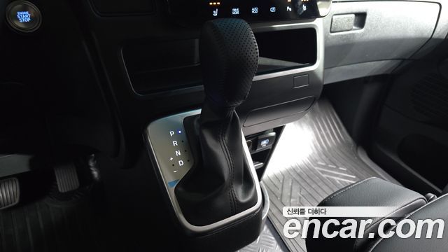 Hyundai Staria 2025 — photo 12