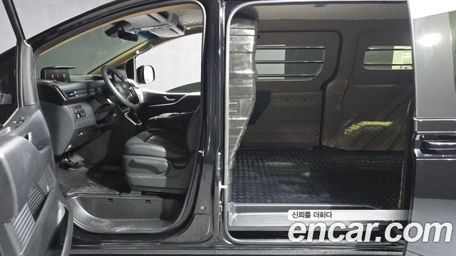 Hyundai Staria 2025 — photo 13
