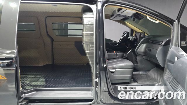Hyundai Staria 2025 — photo 17