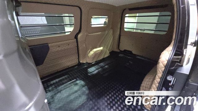 Hyundai Staria 2025 — photo 18
