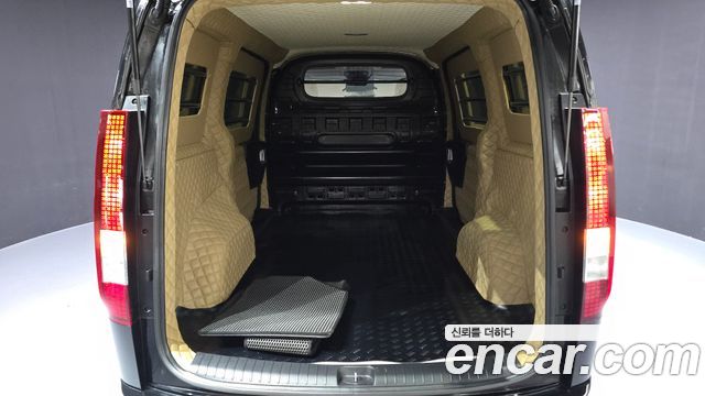 Hyundai Staria 2025 — photo 26