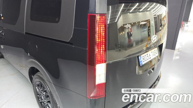 Hyundai Staria 2025 — photo 9