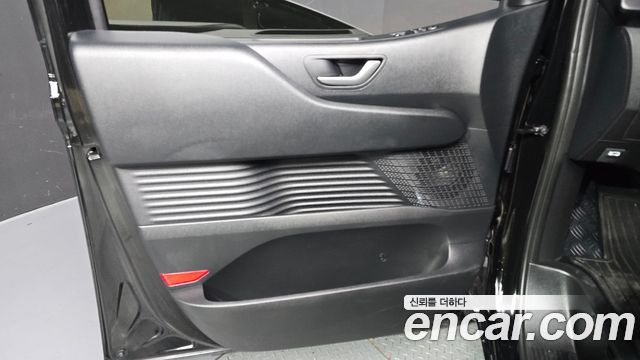 Hyundai Staria 2025 — photo 14