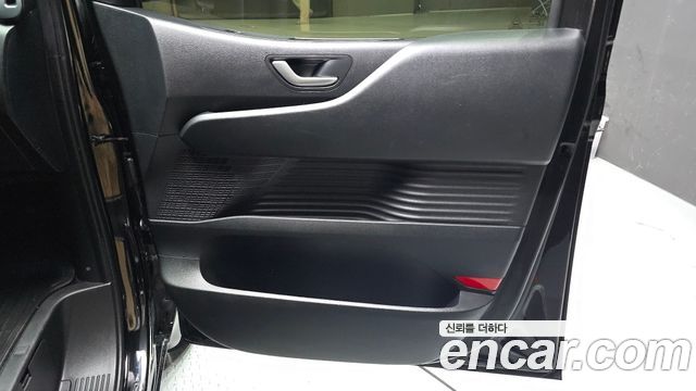 Hyundai Staria 2025 — photo 15