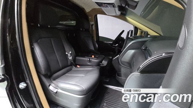 Hyundai Staria 2025 — photo 16