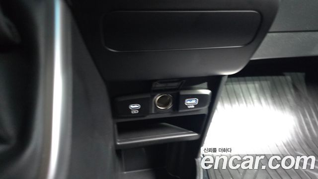 Hyundai Staria 2025 — photo 30