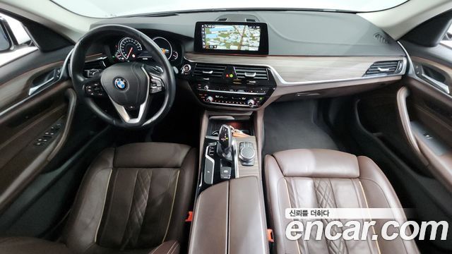 BMW 5-Series 2018 — photo 10