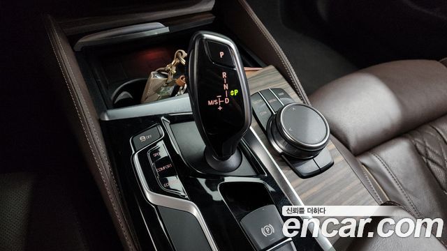 BMW 5-Series 2018 — photo 12