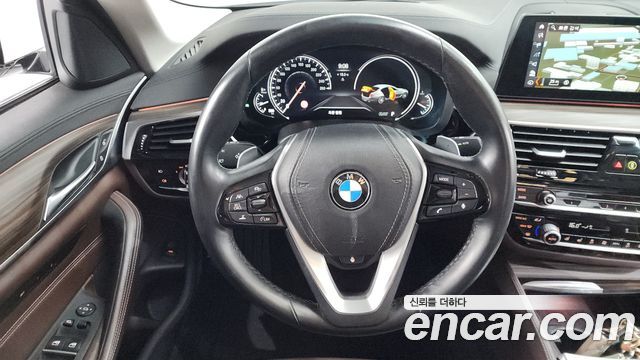 BMW 5-Series 2018 — photo 20