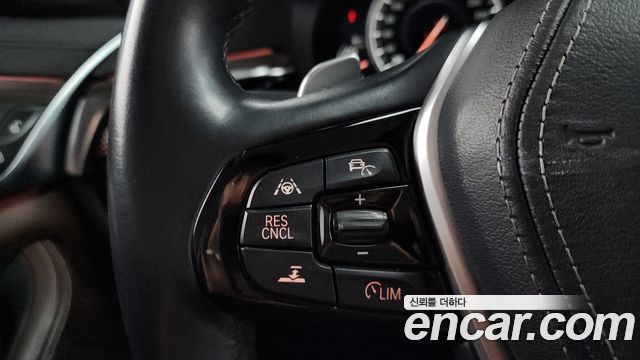 BMW 5-Series 2018 — photo 23