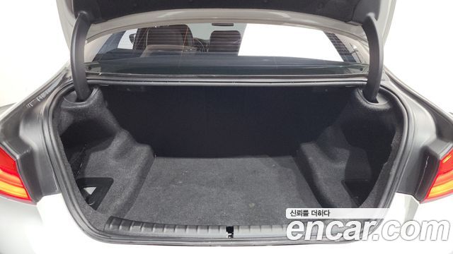 BMW 5-Series 2018 — photo 26