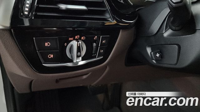 BMW 5-Series 2018 — photo 28
