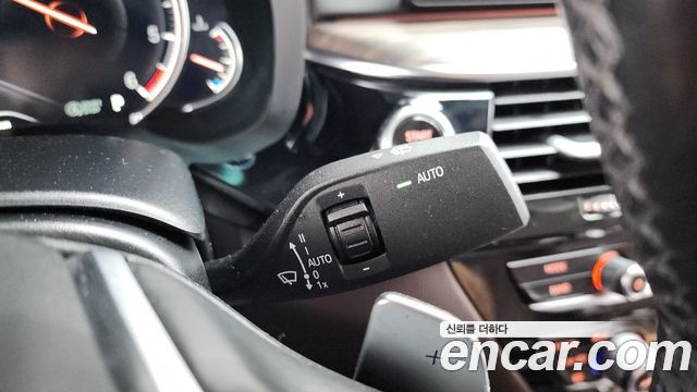 BMW 5-Series 2018 — photo 29