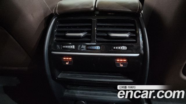 BMW 5-Series 2018 — photo 31
