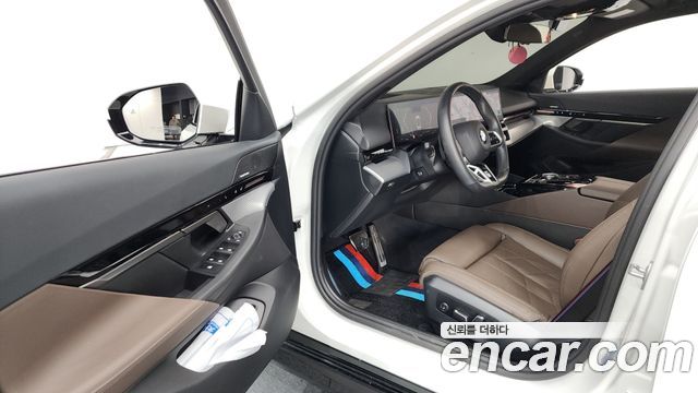 BMW 5-Series 2024 — photo 13