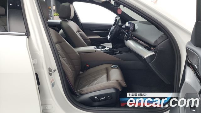 BMW 5-Series 2024 — photo 16