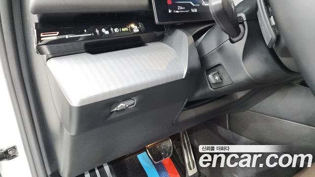 BMW 5-Series 2024 — photo 30