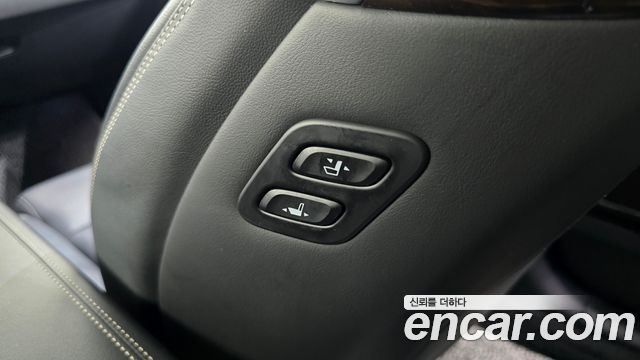 Genesis G90 2019 — photo 23