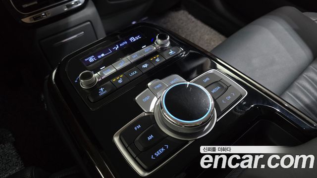 Genesis G90 2019 — photo 25