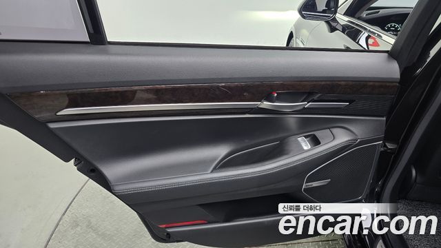 Genesis G90 2019 — photo 15