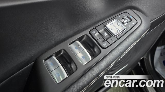 Genesis G90 2019 — photo 30
