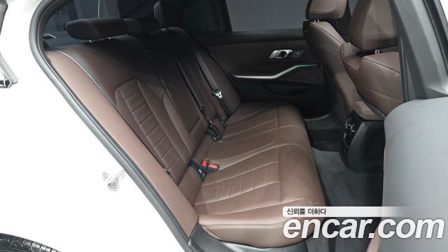 BMW 3-Series 2025 — photo 12