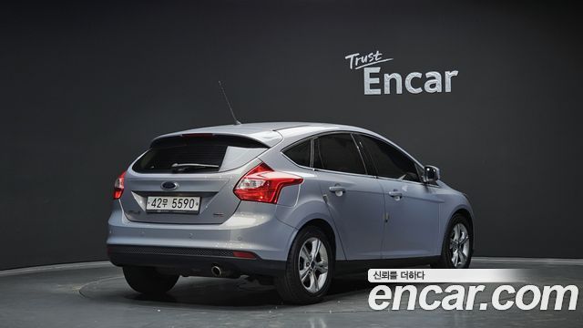 Ford Focus 2014 — photo 2