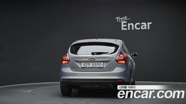 Ford Focus 2014 — photo 4