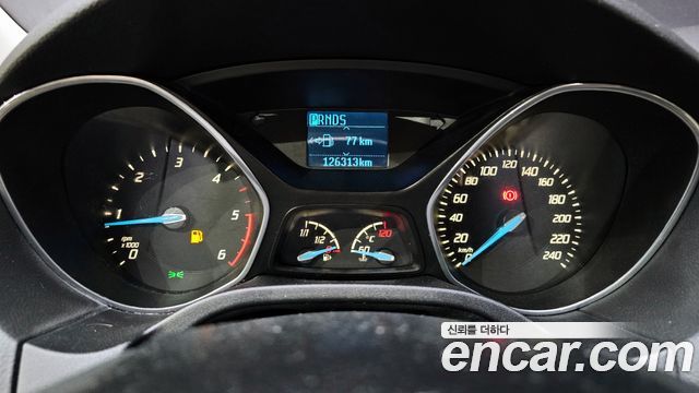 Ford Focus 2014 — photo 8