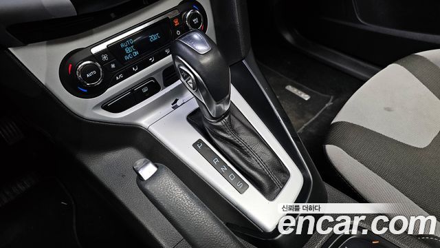Ford Focus 2014 — photo 9