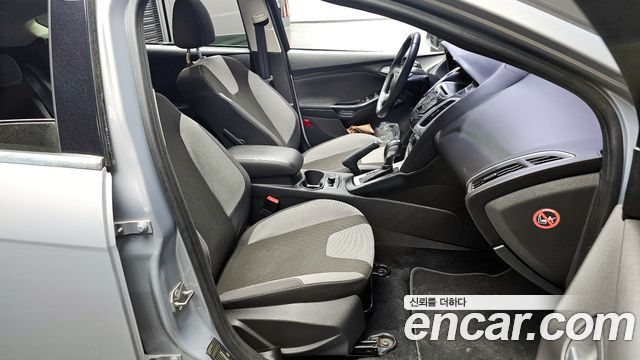 Ford Focus 2014 — photo 10